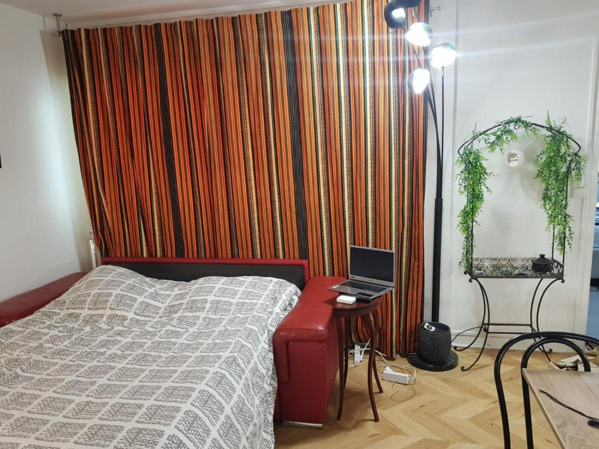 Pretty And Neat Bedroom In My Cosy Appartment. Puteaux Exterior foto