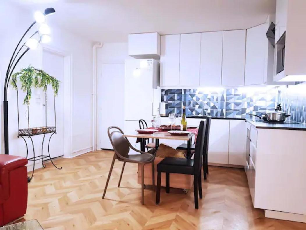 Pretty And Neat Bedroom In My Cosy Appartment. Puteaux Exterior foto
